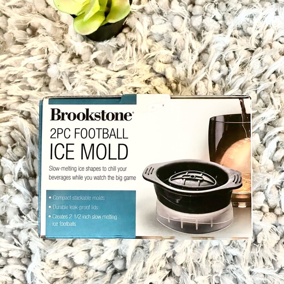 New with tags 2PC FOOTBALL ICE MOLD MAKES FOOTBALL SHAPED SLOW MELTING CUBES.🏈 - Picture 2 of 4